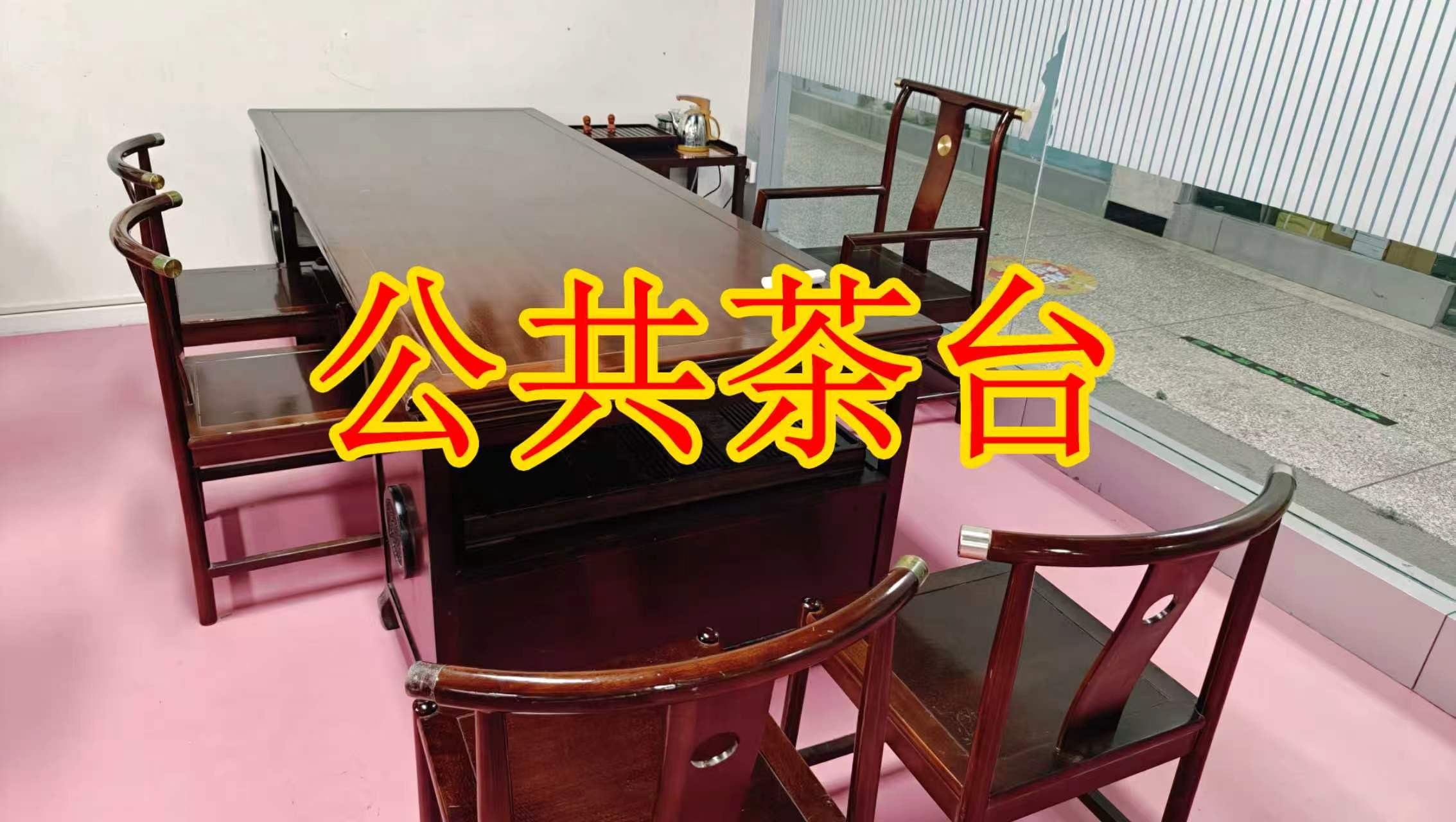 圣域蓝湾面积灵活：小面积办公室至大面积办公、经营空间均可选择； 部分房源可注册公司，满足企业办公需求； 商铺临街，具备上下水、用电等经营条件； 适合副食品、茶叶、酒水、百货、电商、培训、办公等多种行业。